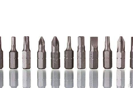 Набор бит ПРАКТИКА 31 предмет PH, PZ, SL, Hex, Torx x 25 мм, магнитный держатель 60 мм, пластиковая кассета, серия ПРОФИ