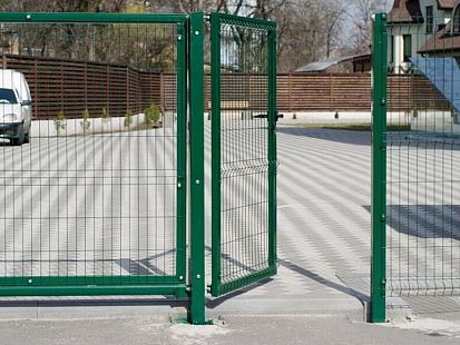 Калитка 3D 2030х1200 RAL6005 50х200х4, опорные столбы 60х40, каркас 60х40, с замком, петли